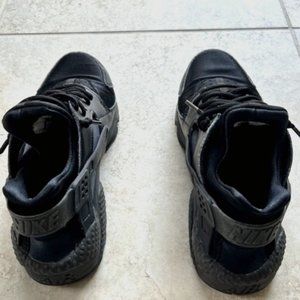Nike Air Huarache - Black Women's Size 9